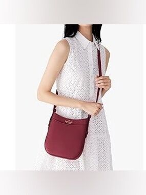 Women’s Crossbody Bag in Burgundy - Classic Everyday Style